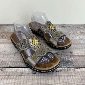 Clarks Bendable Sandals Womens 9M Beaded 2 Strap Taupe Brown Gray Slides READ